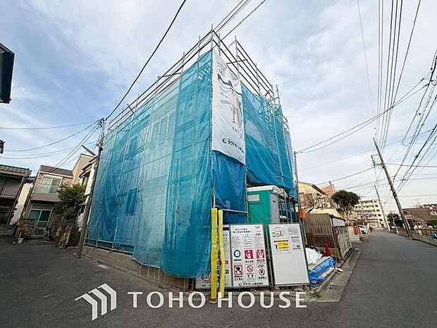 「現況」今日も、明日も、この街で、きっと誰かがしあわせになる物語が描かれていくはずです。爽快な風も毎日やさしく頬をなででくれます。