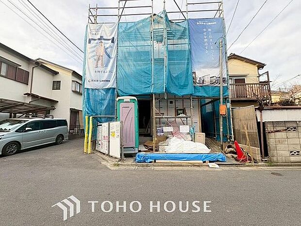 「現況」住まい探しは街探し。みんなが街探しのポイントにしているのは何。　第1位は過半数が支持した納得の 「交通の利便性」。続いて3割以上の人が「住環境」と「公園、緑地の充実」です。
