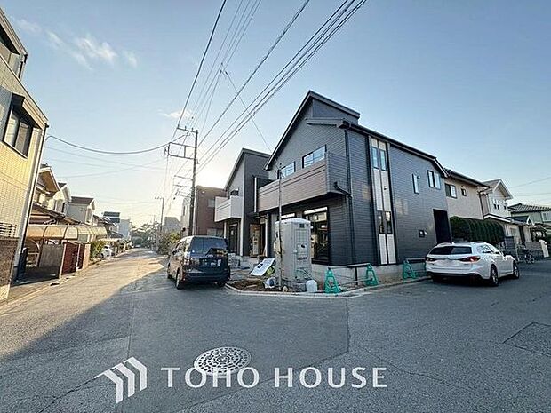 「前面道路含む外観」