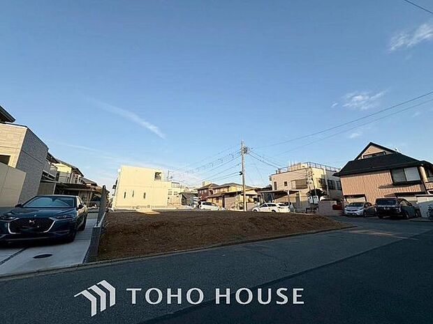 「前面道路含む外観」