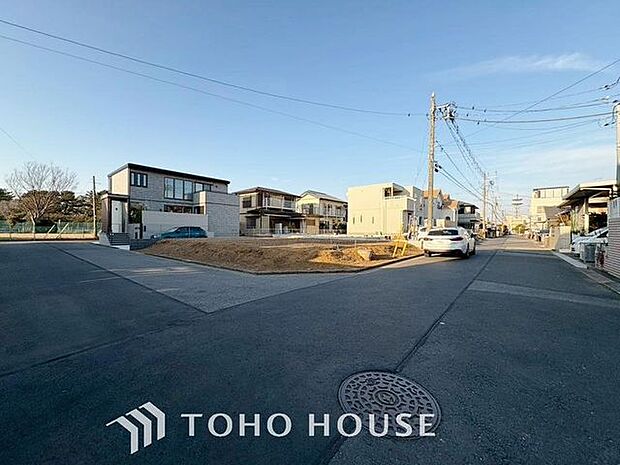 「現地」今日も、明日も、この街で、きっと誰かがしあわせになる物語が描かれていくはずです。爽快な風も毎日やさしく頬をなででくれます。