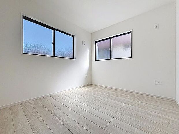 「二面採光・通風良好◎」居室に窓が2ヶ所あるので、明るさの確保と、風の通り道ができることで換気のしやすいお家になっています。