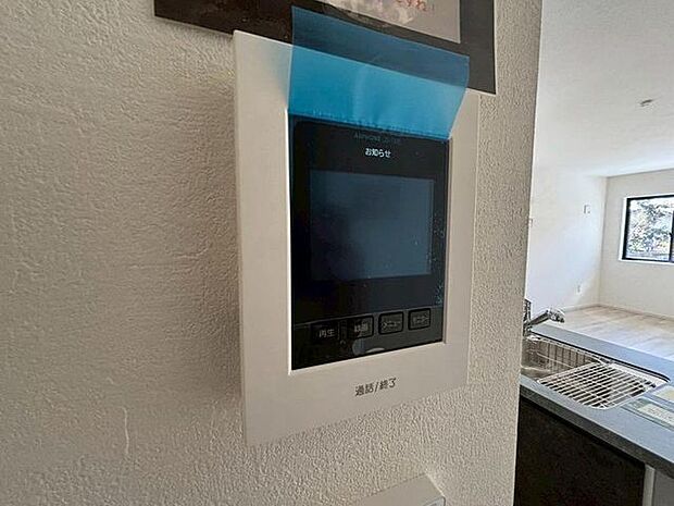 「見える安心」をカタチにしました。誰が来てもわかる様にモニター付きインターホンを設置。家事導線を考慮した個所に設置し、防犯性と利便性に優れ快適と安らぎを合わせた優しい設計。