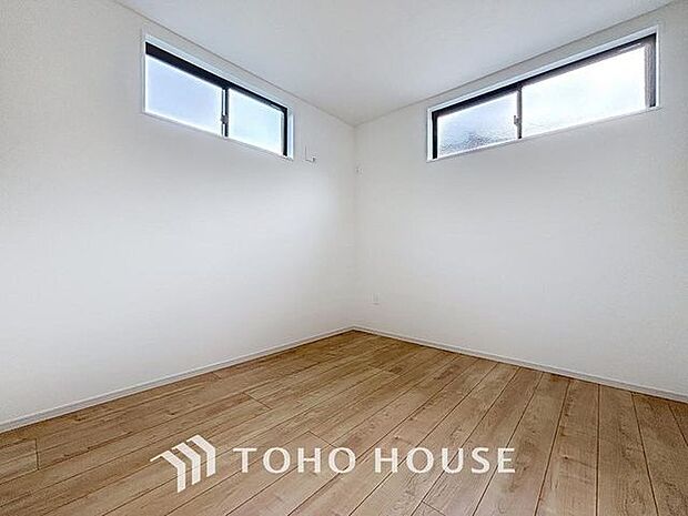 「二面採光・通風良好◎」居室に窓が2ヶ所あるので、明るさの確保と、風の通り道ができることで換気のしやすいお家になっています。