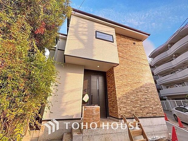 「~2階建て4LDK~」23帖のLDK、豊富な収納、生活を彩る設備など、プラスワンのポイントが詰まった邸宅です。。