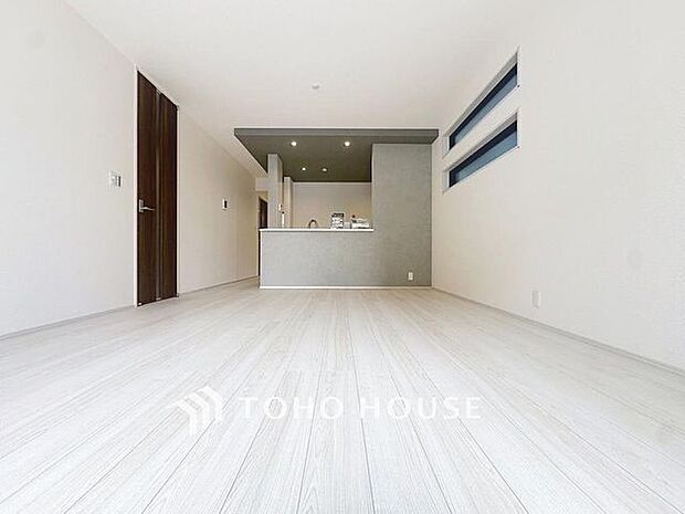 「寛ぎの空間リビング」毎日過ごす場所だからこそ、飽きのこないデザインが大事。本当に欲しい「寛げる空間」を実感して頂けます。（1号棟）