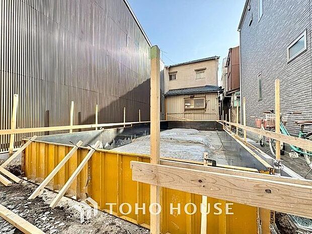 「外観」住まい探しは街探し。みんなが街探しのポイントにしているのは何。 第1位は過半数が支持した納得の 「交通の利便性」。続いて3割以上の人が「住環境」と「公園、緑地の充実」です。