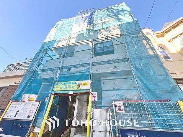 「現況」今日も、明日も、この街で、きっと誰かがしあわせになる物語が描かれていくはずです。爽快な風も毎日やさしく頬をなででくれます。