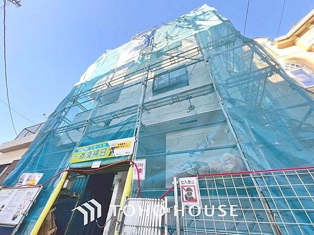 「現況」帰宅途中にショッピングやカフェを楽しんだり、利便性の良いこの地の生活は人々を魅了します。心行くままに季節の流れを感じ、ゆったりとした一時を。