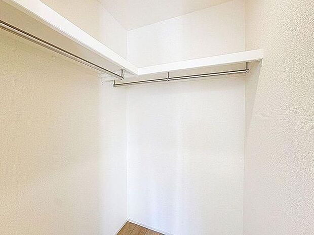 「ウォークインクローゼット」たっぷりと荷物が入るよう、ウォークインクローゼットを完備いたしました。