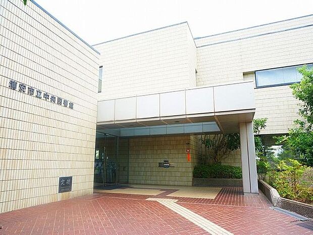 浦安市立中央図書館 1347m