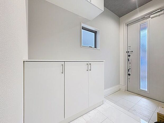 「玄関」家の中でお客様を迎える最初の場所である玄関。