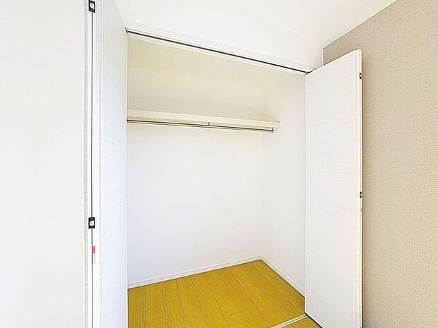 「収納完備」居室には収納スペースを完備し、自由度の高い家具の配置が叶うシンプルな空間です。