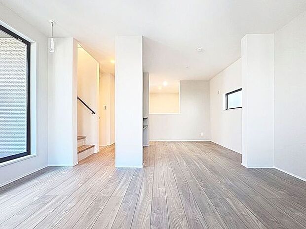 「17.9帖。ゆとりのLDK。。」17帖超えのLDK、豊富な収納、生活を彩る設備など、プラスワンのポイントが詰まった邸宅です。。