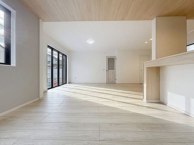 「家事楽プランの間取り。」1階、リビング階に水回りが集結していることで家事導線も確保され、《暮らしやすい》の実現が叶うお家です。