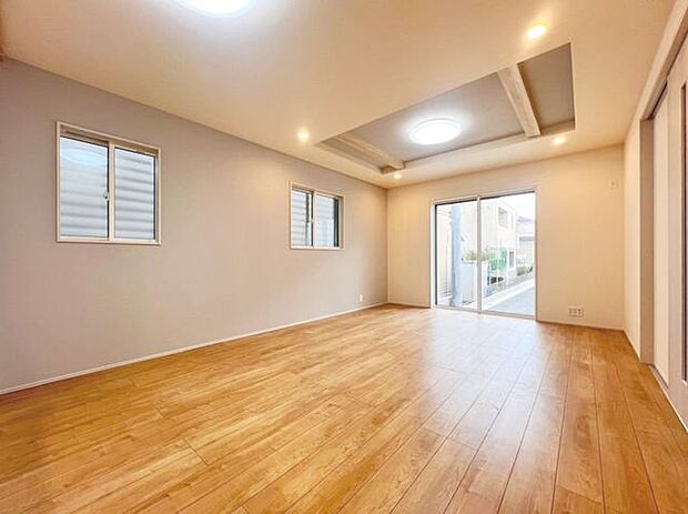 「20帖。ゆとりのLDK。」広々約20帖のLDK。家族団らんの場やソファーでゆっくりとくつろぐスペースにオススメです。