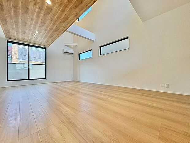 「木のぬくもり感じる優しい雰囲気のお部屋」落ち着いたカラーコーディネートの室内。インテリアやファブリックで、オーナー様好みのテイストデザインを取り入れて頂けます。