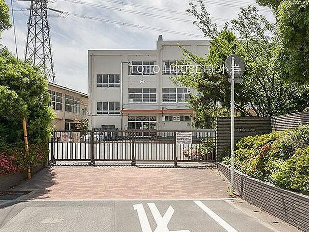 市川市立南新浜小学校まで約577m。