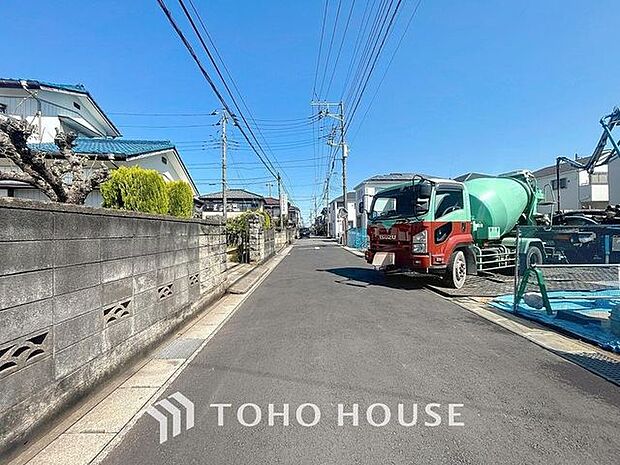 「～閑静な住宅街に佇む新築戸建て～」快適に過ごす条件は、一人ひとり違います。だからこそ飾り過ぎないシンプルな内装と偏り過ぎないデザインで統一しております。居住していく中でオーナー様だけの「マイホーム