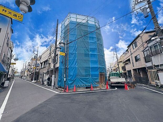 「外観」帰宅途中にショッピングやカフェを楽しんだり、利便性の良いこの地の生活は人々を魅了します。心行くままに季節の流れを感じ、ゆったりとした一時を。