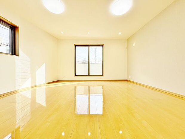 「団欒の場」忙しい朝でも、しっかり家族が揃って食事をして頂けるゆとりある大きさのダイニングスペース。手料理をテーブルで囲む素敵な時間を存分に愉しんで下さい。