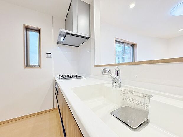 「カウンターキッチン。」効率よくお料理ができるコンロ・収納を完備したシステムキッチン。確かな機能性を実感頂けます。