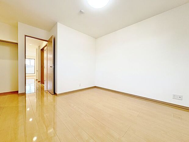 「フレキシブルに使えます」書斎としても、趣味やくつろぎのスペースとしてお使いいただけます。家族と一緒に楽しい時間を過ごす中にも、一人でくつろげる時間と場所は特別なものになります。