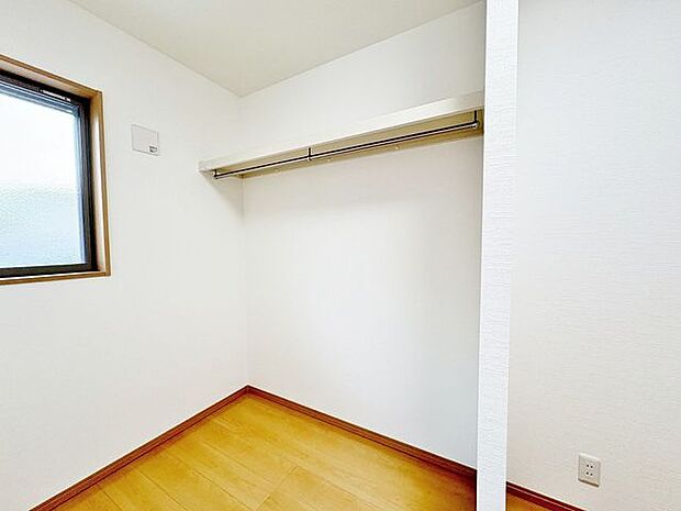 「収納豊富。」収納の多さも魅力です。使い勝手の良い収納を豊富に設置しております。居住スペースを充分に確保することができる為、ゆとりある室内で、ゆっくりとご寛ぎいただけます。