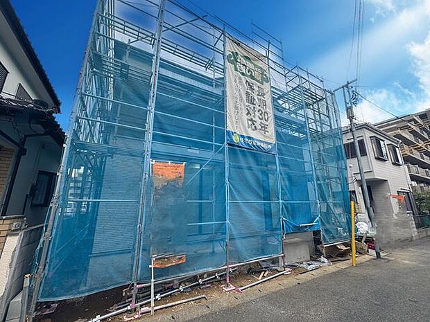 「外観」今日も、明日も、この街で、きっと誰かがしあわせになる物語が描かれていくはずです。爽快な風も毎日やさしく頬をなででくれます。