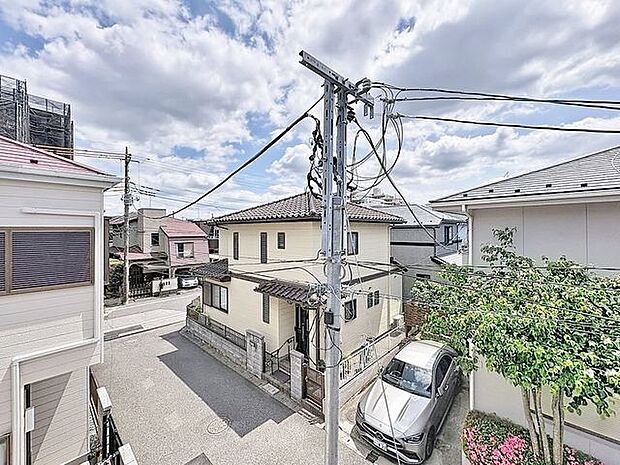 「眺望」穏やかな街並みを一望しながら、爽やかな風と柔らかく降り注ぐ陽光を感じて頂けます。