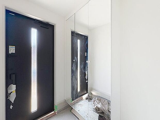 「玄関」家の中でお客様を迎える最初の場所である玄関。豊富な玄関収納で、常に綺麗に保つことが出来ます。