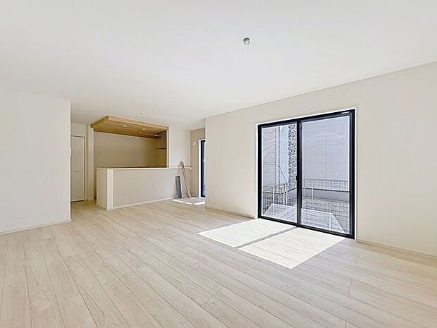 「リビングダイニング」家族の会話や笑顔が行き交うリビングで、大きなソファやダイニングテーブルでゆったり食事をしたりくつろぎたい。そんな夢が叶えられる空間です。