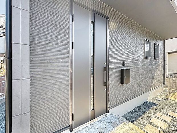 「防犯・ダブルロック玄関ドア」