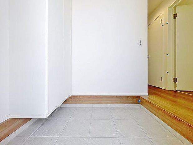 ダウンライトを使用しお洒落に演出。帰りたくなる家をテーマに設計。いつも「人」と「家」の間に・・・。