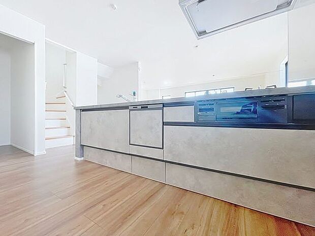 お料理の上手な方が、独壇場でお料理の腕を披露するスタイルに向いているキッチンです。