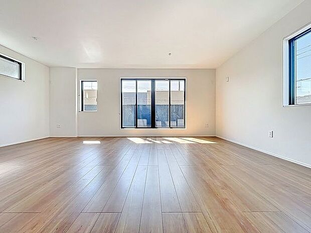 リビングも広く設け、訪れる人々を暖かく迎えてくれます。