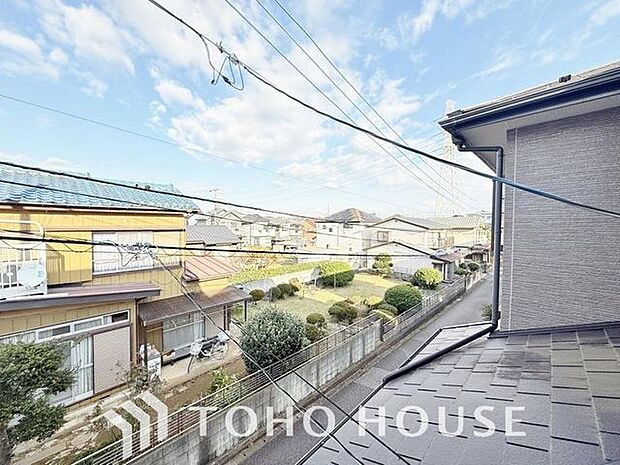 「穏やかな街並みの眺望」穏やかな街並みを一望しながら、爽やかな風と柔らかく降り注ぐ陽光を感じて頂けます。心地良い開放感が暮らしにゆとりと充足感をもたらします。