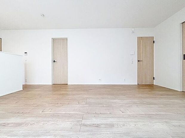 「彩りある新生活のスタート。」観葉植物などをディスプレイしたり、自分好みの空間を作り上げることでより楽しい新生活がスタートできそうですね。