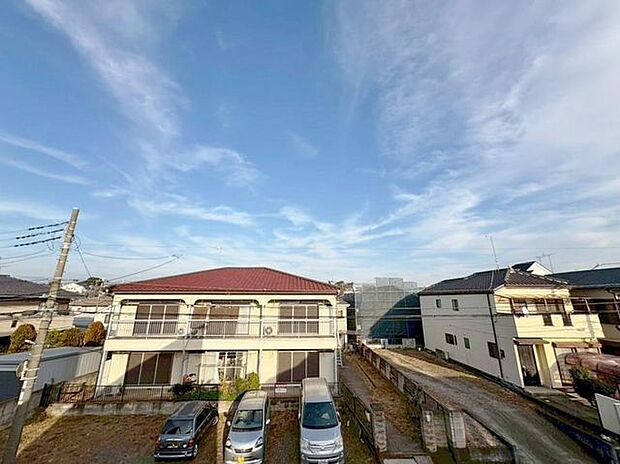 「穏やかな街並みの眺望」穏やかな街並みを一望しながら、爽やかな風と柔らかく降り注ぐ陽光を感じて頂けます。心地良い開放感が暮らしにゆとりと充足感をもたらします。