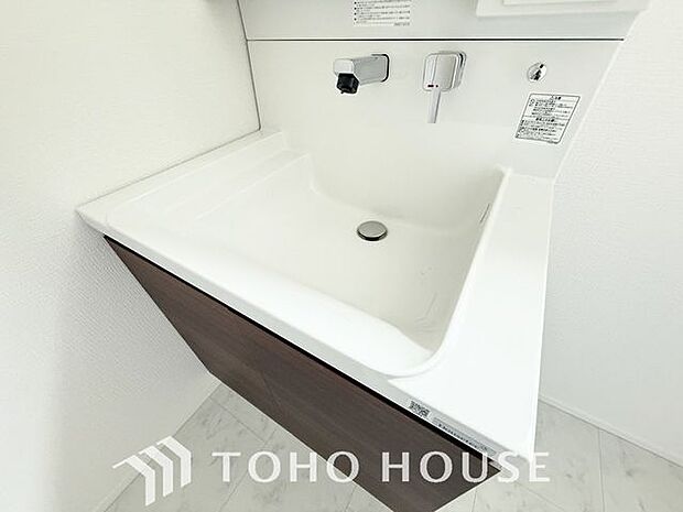 「洗面台」シンプルだからこそ使いやすい。スタンダードなデザインの洗面ボウルは清潔感あるホワイトです。