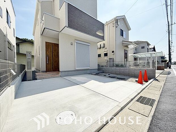 「駐車場」ファミリーカーの需要が多い中、駐車場も広めに確保いたしました。