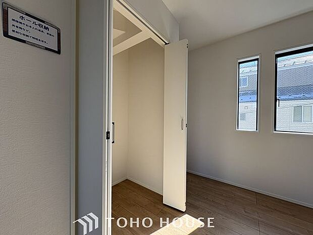 「収納」居室にはクローゼットを完備し、自由度の高い家具の配置が叶うシンプルな空間です。お子様の成長と必要になる子供部屋を与えるにはぴったりの間取りですね。