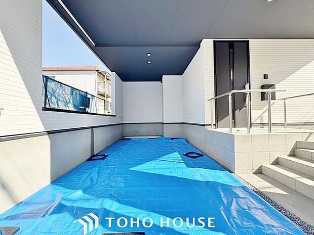 「カースペース」車を風雨からしっかりと守ってくれるビルトインガレージです。