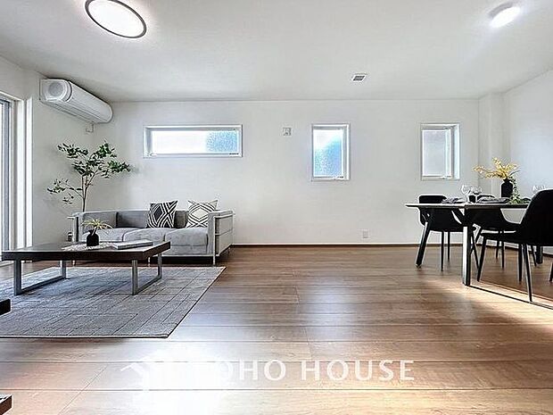 「団欒の場」忙しい朝でも、しっかり家族が揃って食事をして頂けるゆとりある大きさのダイニングスペース。手料理をテーブルで囲む素敵な時間を存分に愉しんで下さい。