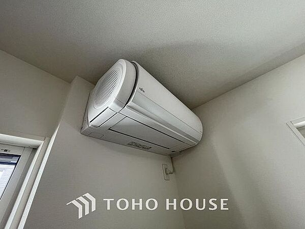 エアコンは空気を汚さず場所も取らないので、お部屋を広く使えます。設置工事などの初期費用がカットできるのは嬉しいですね。