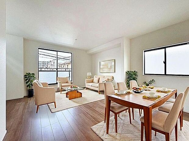 「リビング」家族の会話や笑顔が行き交うリビングで、ゆったり食事をしたりくつろぎたい。そんな夢が叶えられる空間です。（画像内の家電・家具等はCGです。本物件には付帯されません。）