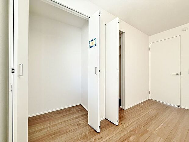 「収納」全ての居室にクローゼットを完備しております。