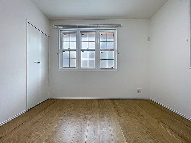 「居室」お子様の成長に合わせて机やベットを自由にレイアウトできるようにと、小さな自立心を育むお部屋作りを見越してご覧下さい。