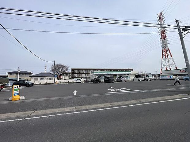 ファミリーマート柏豊四季店 650m