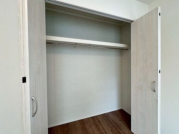 「収納」全ての居室にクローゼットを完備しております。